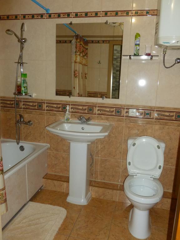 Apartment In A New House Kremenčuk Esterno foto